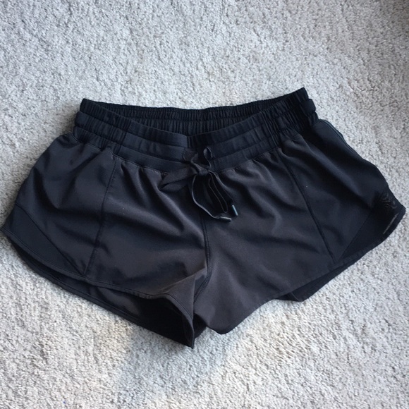 lululemon black hotty hot shorts